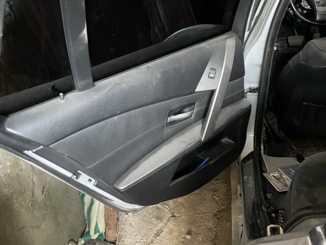 Серый БМВ 5 Серия, объемом двигателя 2.5 л и пробегом 100 тыс. км за 1700 $, фото 18 на Automoto.ua