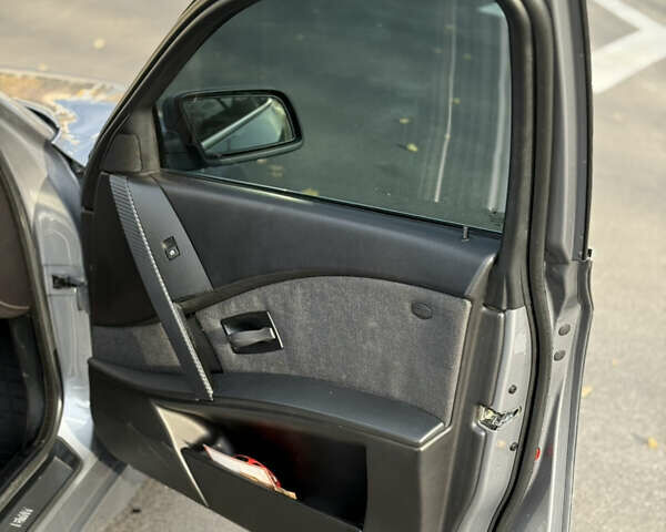 БМВ 5 Серия 2004 в Харькове на Automoto.ua Серый БМВ 5 Серия, объемом двигателя 2.5 л и пробегом 371 тыс. км за 9600 $, фото 8 на Automoto.ua