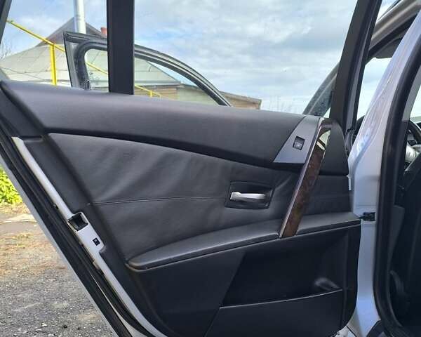 Серый БМВ 5 Серия, объемом двигателя 3 л и пробегом 295 тыс. км за 7800 $, фото 17 на Automoto.ua