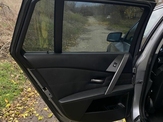 Серый БМВ 5 Серия, объемом двигателя 3 л и пробегом 300 тыс. км за 4900 $, фото 8 на Automoto.ua