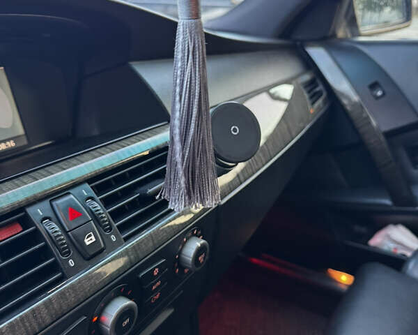 Серый БМВ 5 Серия, объемом двигателя 3 л и пробегом 343 тыс. км за 8400 $, фото 10 на Automoto.ua