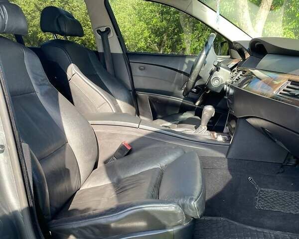 Серый БМВ 5 Серия, объемом двигателя 2.99 л и пробегом 323 тыс. км за 8500 $, фото 3 на Automoto.ua