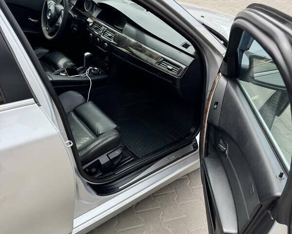 Серый БМВ 5 Серия, объемом двигателя 2.5 л и пробегом 355 тыс. км за 5299 $, фото 5 на Automoto.ua