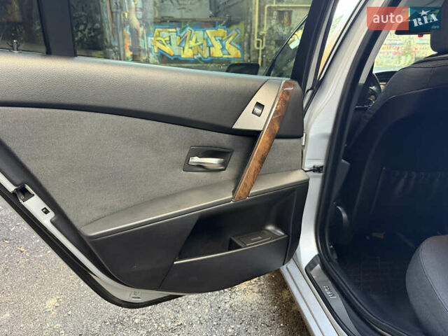 Серый БМВ 5 Серия, объемом двигателя 2.5 л и пробегом 350 тыс. км за 6500 $, фото 14 на Automoto.ua