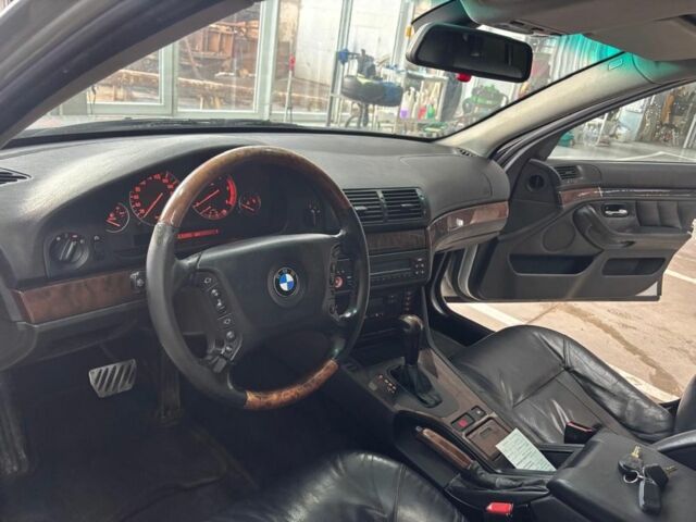 Серый БМВ 5 Серия, объемом двигателя 2.5 л и пробегом 333 тыс. км за 3200 $, фото 10 на Automoto.ua