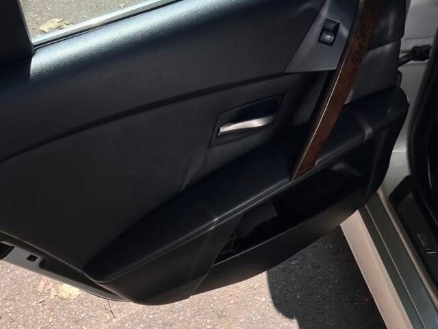 Серый БМВ 5 Серия, объемом двигателя 3 л и пробегом 294 тыс. км за 8300 $, фото 15 на Automoto.ua