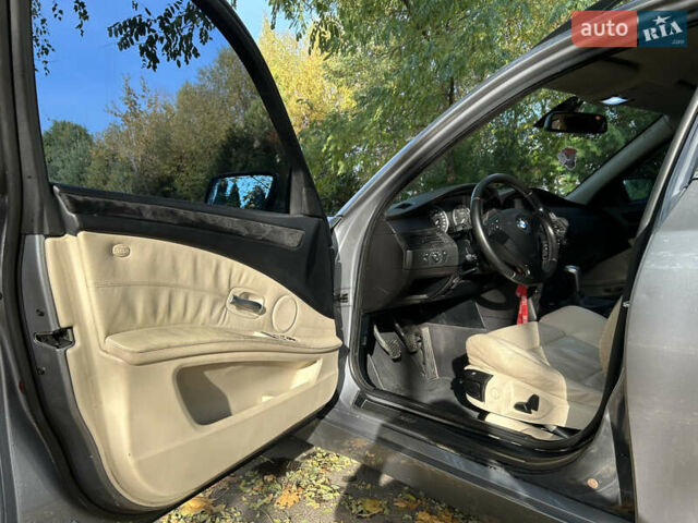 Серый БМВ 5 Серия, объемом двигателя 2.5 л и пробегом 449 тыс. км за 7000 $, фото 5 на Automoto.ua