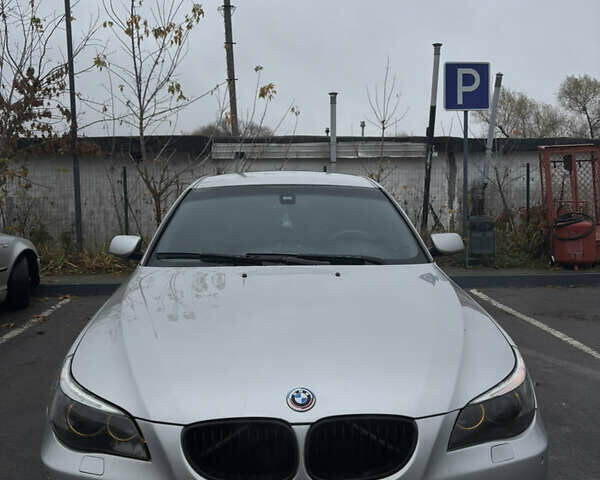 Серый БМВ 5 Серия, объемом двигателя 2.5 л и пробегом 260 тыс. км за 7999 $, фото 2 на Automoto.ua