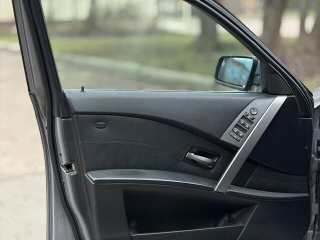 Сірий БМВ 5 Серія, об'ємом двигуна 3 л та пробігом 350 тис. км за 4700 $, фото 10 на Automoto.ua