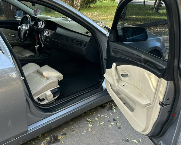 Серый БМВ 5 Серия, объемом двигателя 2.5 л и пробегом 449 тыс. км за 7000 $, фото 11 на Automoto.ua