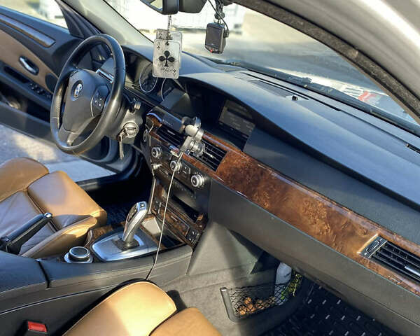 Серый БМВ 5 Серия, объемом двигателя 3 л и пробегом 445 тыс. км за 9435 $, фото 4 на Automoto.ua