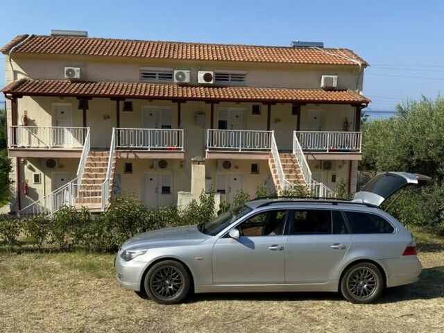 Серый БМВ 5 Серия, объемом двигателя 3 л и пробегом 436 тыс. км за 9422 $, фото 1 на Automoto.ua