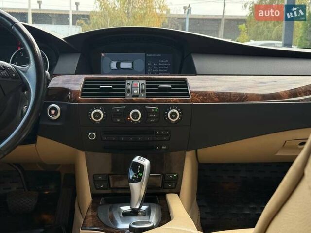 Серый БМВ 5 Серия, объемом двигателя 3 л и пробегом 257 тыс. км за 11999 $, фото 31 на Automoto.ua