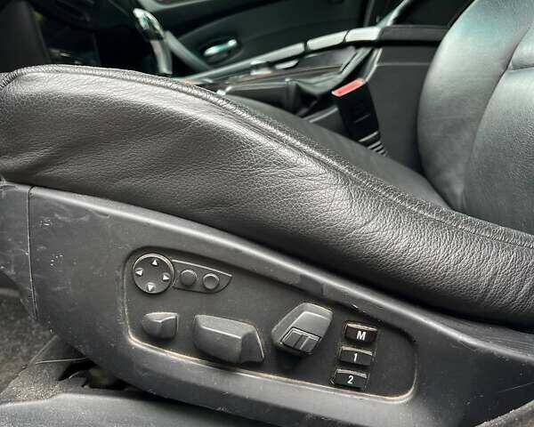 Серый БМВ 5 Серия, объемом двигателя 3 л и пробегом 358 тыс. км за 7700 $, фото 12 на Automoto.ua