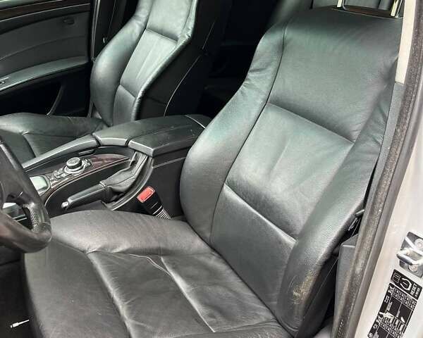 Серый БМВ 5 Серия, объемом двигателя 3 л и пробегом 358 тыс. км за 7700 $, фото 9 на Automoto.ua