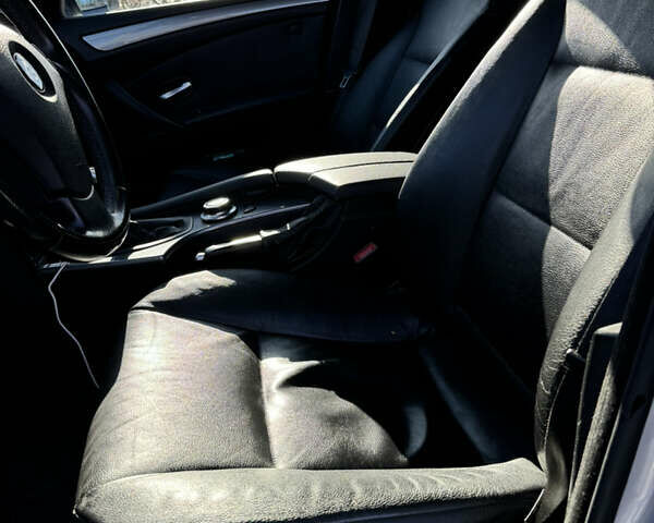 Серый БМВ 5 Серия, объемом двигателя 2.99 л и пробегом 295 тыс. км за 9000 $, фото 8 на Automoto.ua