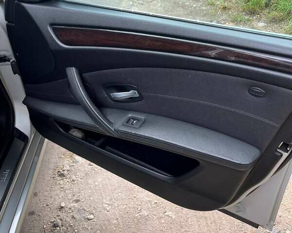 Серый БМВ 5 Серия, объемом двигателя 3 л и пробегом 358 тыс. км за 7700 $, фото 15 на Automoto.ua