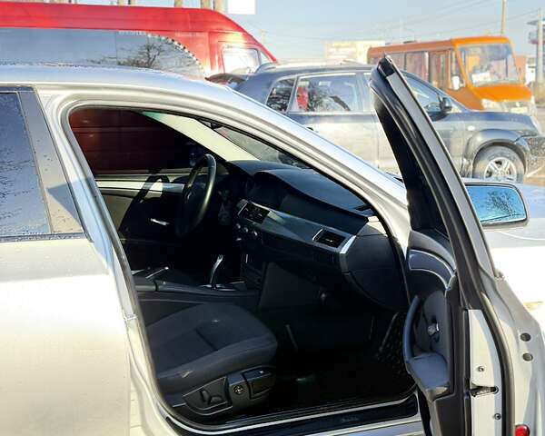 Серый БМВ 5 Серия, объемом двигателя 3 л и пробегом 278 тыс. км за 9750 $, фото 5 на Automoto.ua