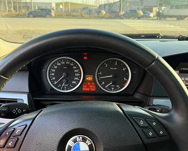 Серый БМВ 5 Серия, объемом двигателя 3 л и пробегом 278 тыс. км за 9750 $, фото 9 на Automoto.ua