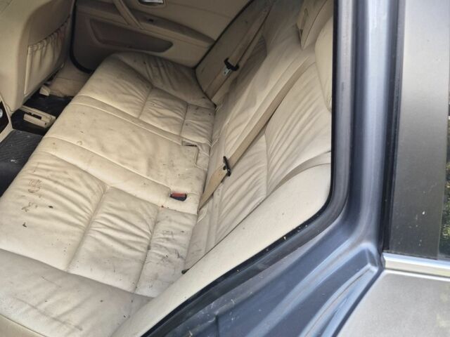 Сірий БМВ 5 Серія, об'ємом двигуна 3 л та пробігом 200 тис. км за 1700 $, фото 1 на Automoto.ua