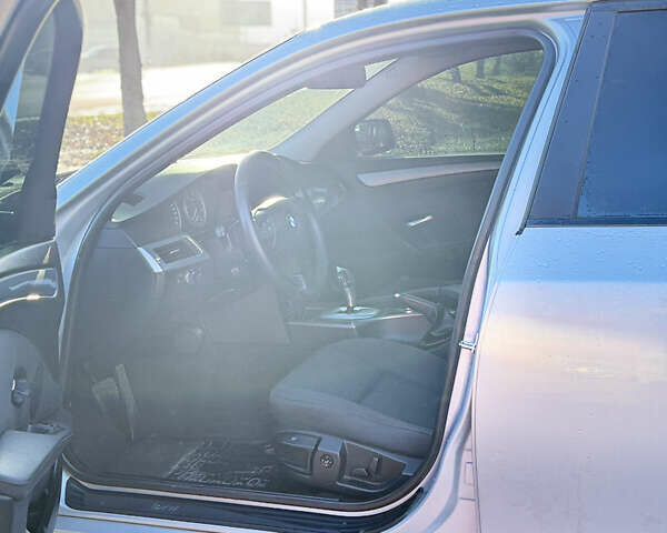 Серый БМВ 5 Серия, объемом двигателя 3 л и пробегом 278 тыс. км за 9750 $, фото 6 на Automoto.ua