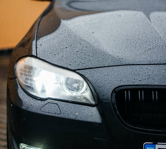 Серый БМВ 5 Серия, объемом двигателя 2 л и пробегом 300 тыс. км за 12999 $, фото 5 на Automoto.ua