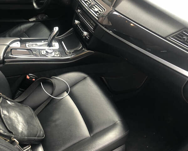 Серый БМВ 5 Серия, объемом двигателя 2 л и пробегом 295 тыс. км за 16600 $, фото 10 на Automoto.ua