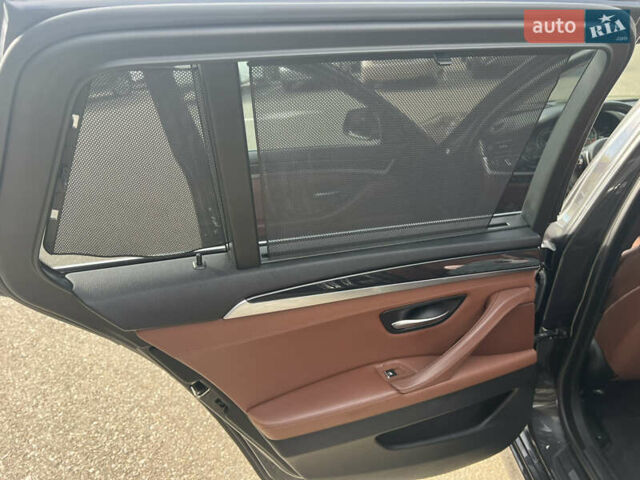 Серый БМВ 5 Серия, объемом двигателя 3 л и пробегом 218 тыс. км за 19300 $, фото 13 на Automoto.ua