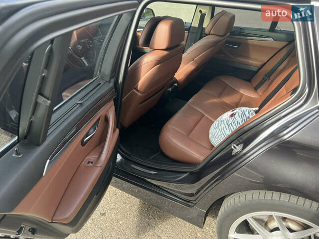 Серый БМВ 5 Серия, объемом двигателя 3 л и пробегом 218 тыс. км за 19300 $, фото 12 на Automoto.ua