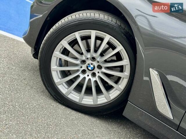 Серый БМВ 5 Серия, объемом двигателя 2 л и пробегом 200 тыс. км за 19900 $, фото 26 на Automoto.ua