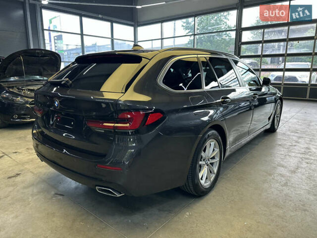 Серый БМВ 5 Серия, объемом двигателя 2.99 л и пробегом 209 тыс. км за 39990 $, фото 6 на Automoto.ua
