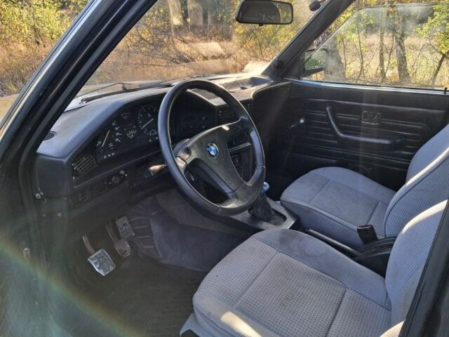 Синий БМВ 5 Серия, объемом двигателя 2 л и пробегом 250 тыс. км за 1000 $, фото 5 на Automoto.ua