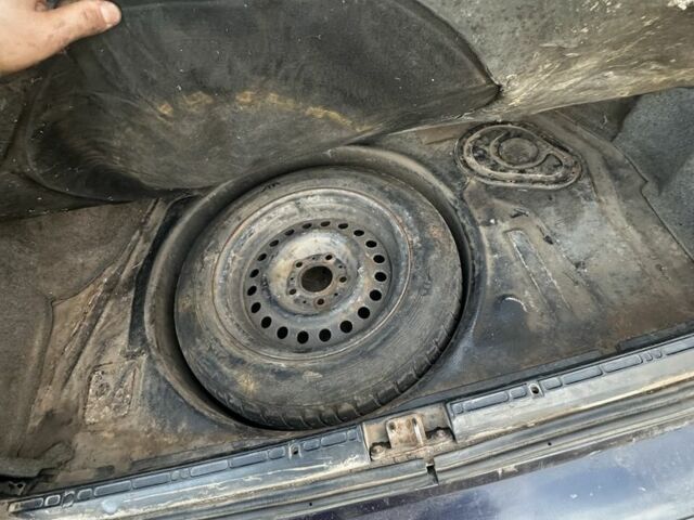 Синий БМВ 5 Серия, объемом двигателя 2 л и пробегом 233 тыс. км за 1800 $, фото 18 на Automoto.ua