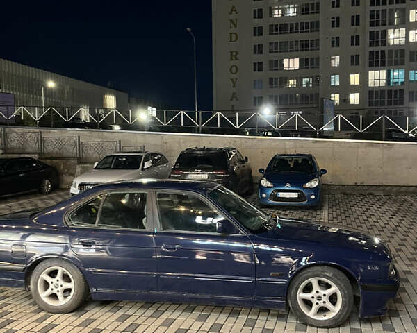 Синій БМВ 5 Серія, об'ємом двигуна 2 л та пробігом 450 тис. км за 2999 $, фото 2 на Automoto.ua