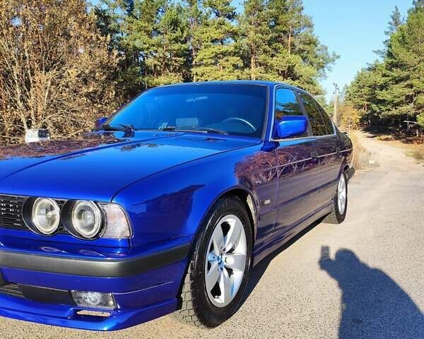 Синий БМВ 5 Серия, объемом двигателя 2 л и пробегом 328 тыс. км за 6500 $, фото 2 на Automoto.ua