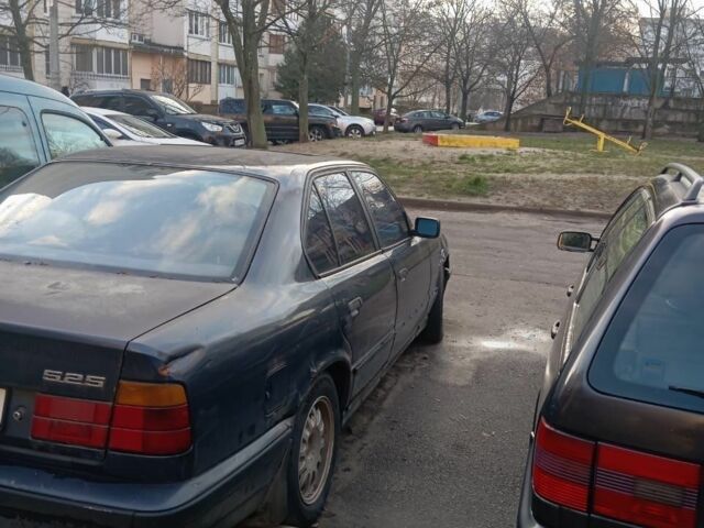 Синий БМВ 5 Серия, объемом двигателя 2 л и пробегом 500 тыс. км за 1700 $, фото 2 на Automoto.ua