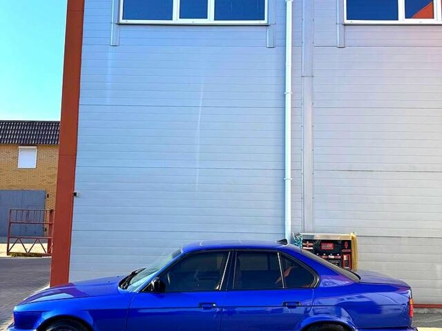 Синий БМВ 5 Серия, объемом двигателя 2.5 л и пробегом 200 тыс. км за 2150 $, фото 4 на Automoto.ua