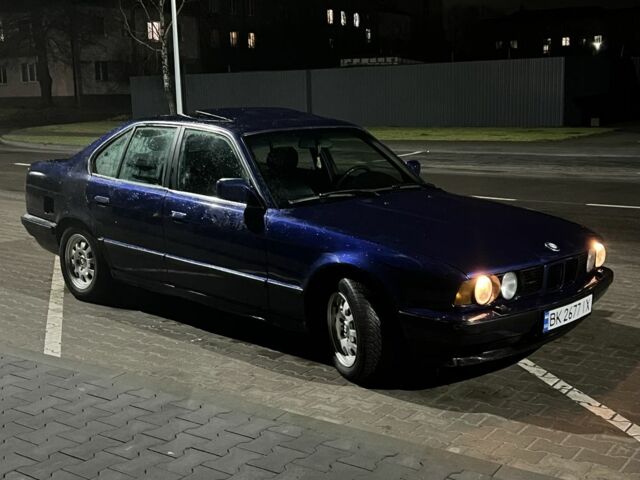 Синій БМВ 5 Серія, об'ємом двигуна 2 л та пробігом 300 тис. км за 2250 $, фото 4 на Automoto.ua