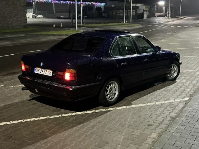 Синій БМВ 5 Серія, об'ємом двигуна 2 л та пробігом 300 тис. км за 2250 $, фото 3 на Automoto.ua