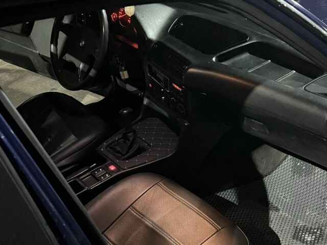 Синій БМВ 5 Серія, об'ємом двигуна 2 л та пробігом 300 тис. км за 2250 $, фото 7 на Automoto.ua