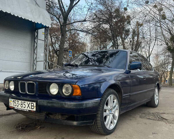 Синий БМВ 5 Серия, объемом двигателя 2 л и пробегом 300 тыс. км за 2500 $, фото 1 на Automoto.ua