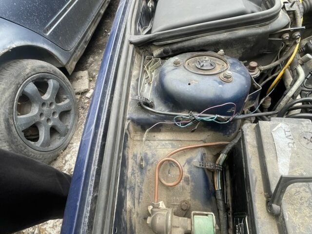 Синій БМВ 5 Серія, об'ємом двигуна 2 л та пробігом 333 тис. км за 1600 $, фото 2 на Automoto.ua