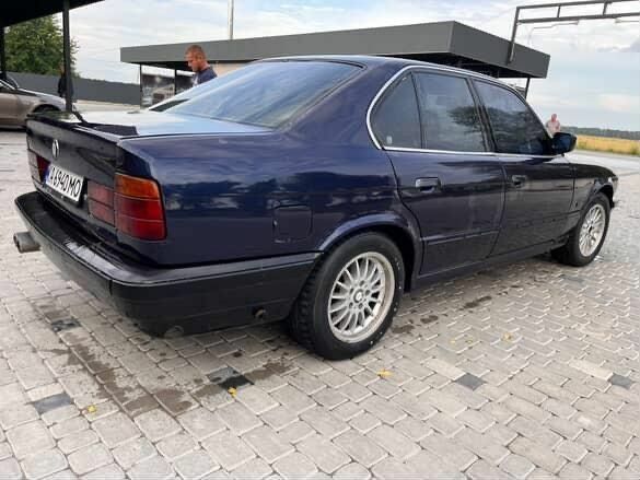 Синій БМВ 5 Серія, об'ємом двигуна 2 л та пробігом 330 тис. км за 2200 $, фото 6 на Automoto.ua