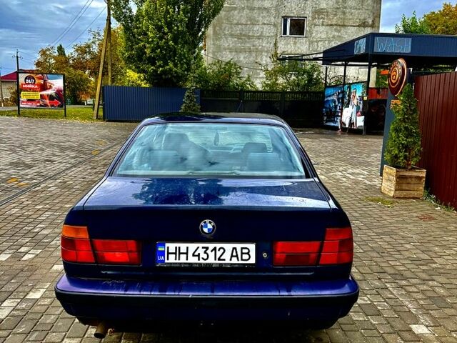 Синій БМВ 5 Серія, об'ємом двигуна 2 л та пробігом 300 тис. км за 2450 $, фото 2 на Automoto.ua