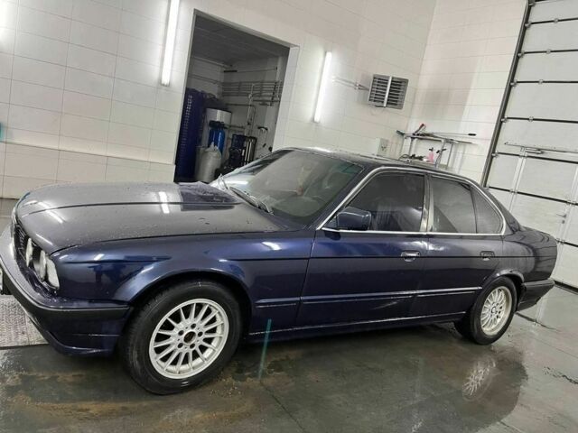 Синій БМВ 5 Серія, об'ємом двигуна 2 л та пробігом 330 тис. км за 2200 $, фото 4 на Automoto.ua