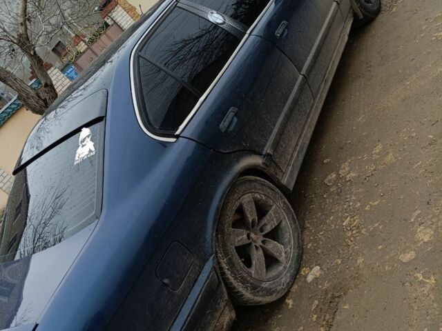 Синий БМВ 5 Серия, объемом двигателя 2 л и пробегом 317 тыс. км за 2700 $, фото 2 на Automoto.ua