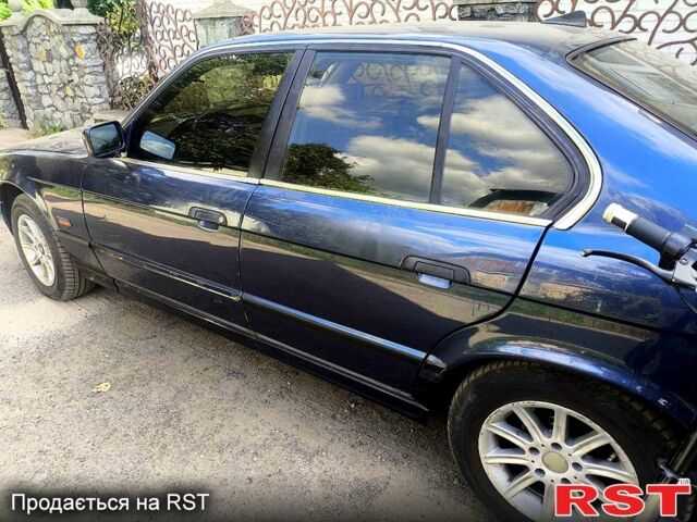 Синій БМВ 5 Серія, об'ємом двигуна 2 л та пробігом 360 тис. км за 2700 $, фото 3 на Automoto.ua