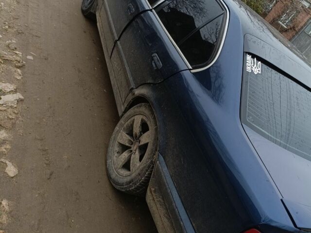 Синий БМВ 5 Серия, объемом двигателя 2 л и пробегом 317 тыс. км за 2700 $, фото 6 на Automoto.ua