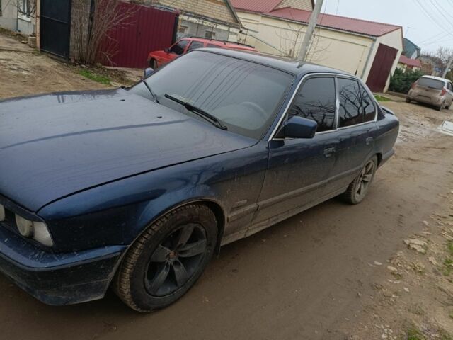 Синий БМВ 5 Серия, объемом двигателя 2 л и пробегом 317 тыс. км за 2700 $, фото 4 на Automoto.ua