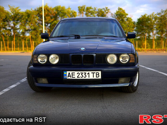 Синий БМВ 5 Серия, объемом двигателя 2.5 л и пробегом 0 тыс. км за 3950 $, фото 1 на Automoto.ua